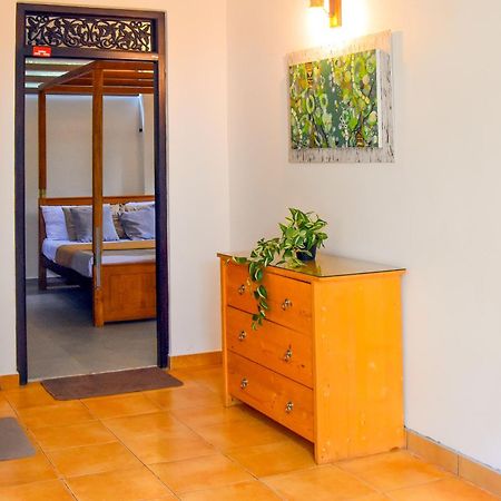 Sithu Villa Hikkaduwa Exterior photo