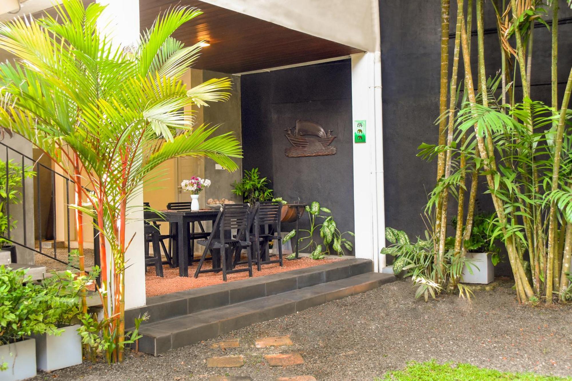 Sithu Villa Hikkaduwa Exterior photo